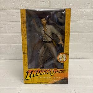 Indiana Jones 10" Vinyl Statue Figure Disney Parks 2000 Raiders of the Lost Ark